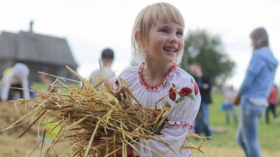 Под Минском прошел фестиваль вышиванок. Фоторепортаж