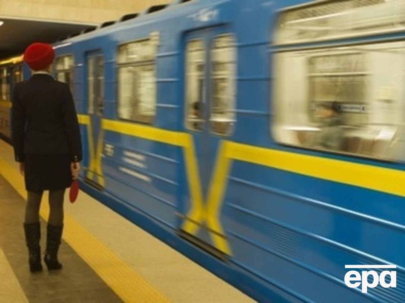 Метро сегодня будет работать дольше