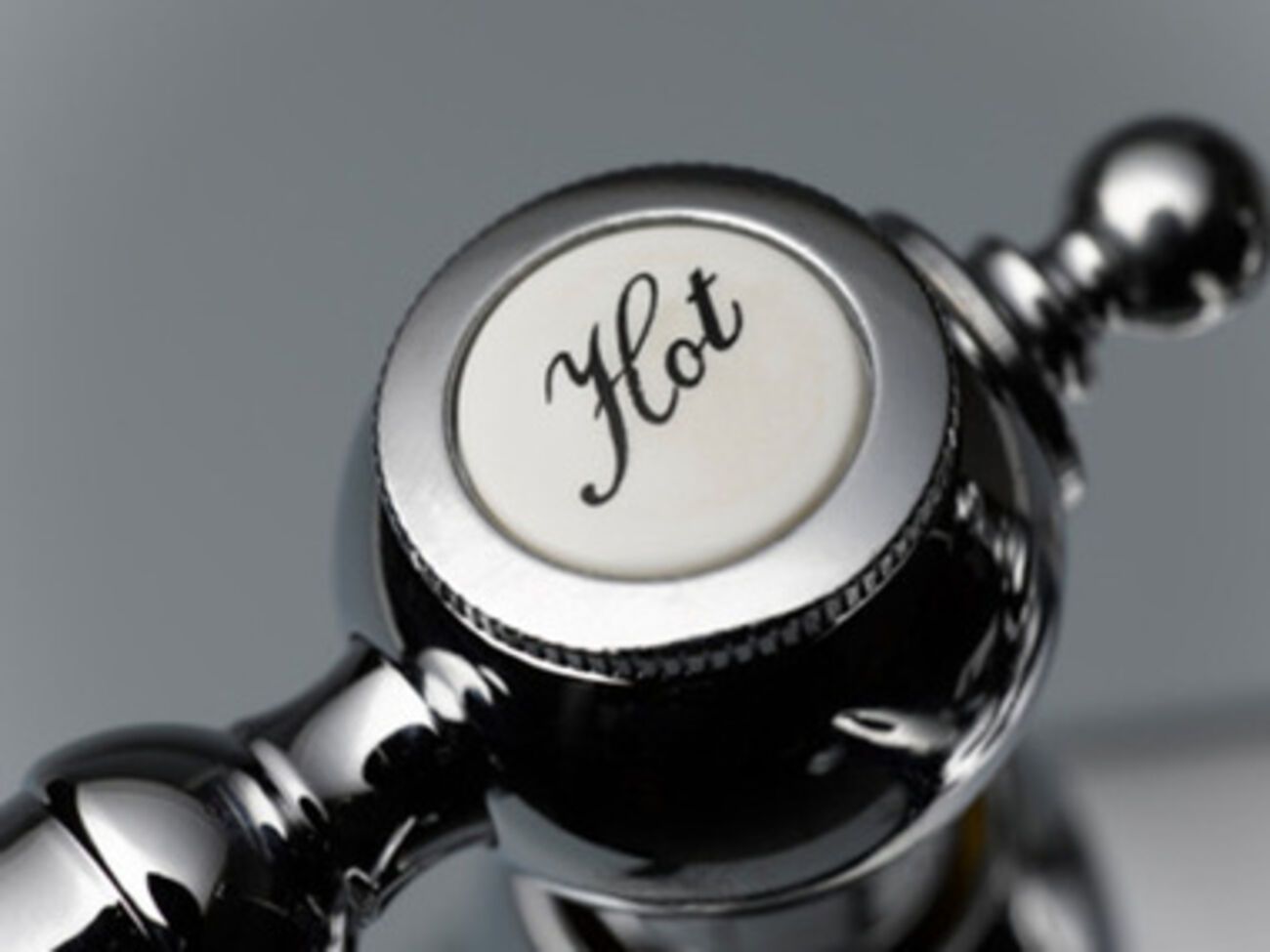 Часть киевлян сидят без горячей воды