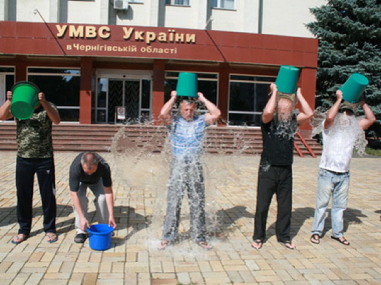 Милиционеры пожертвовали деньги на АТО