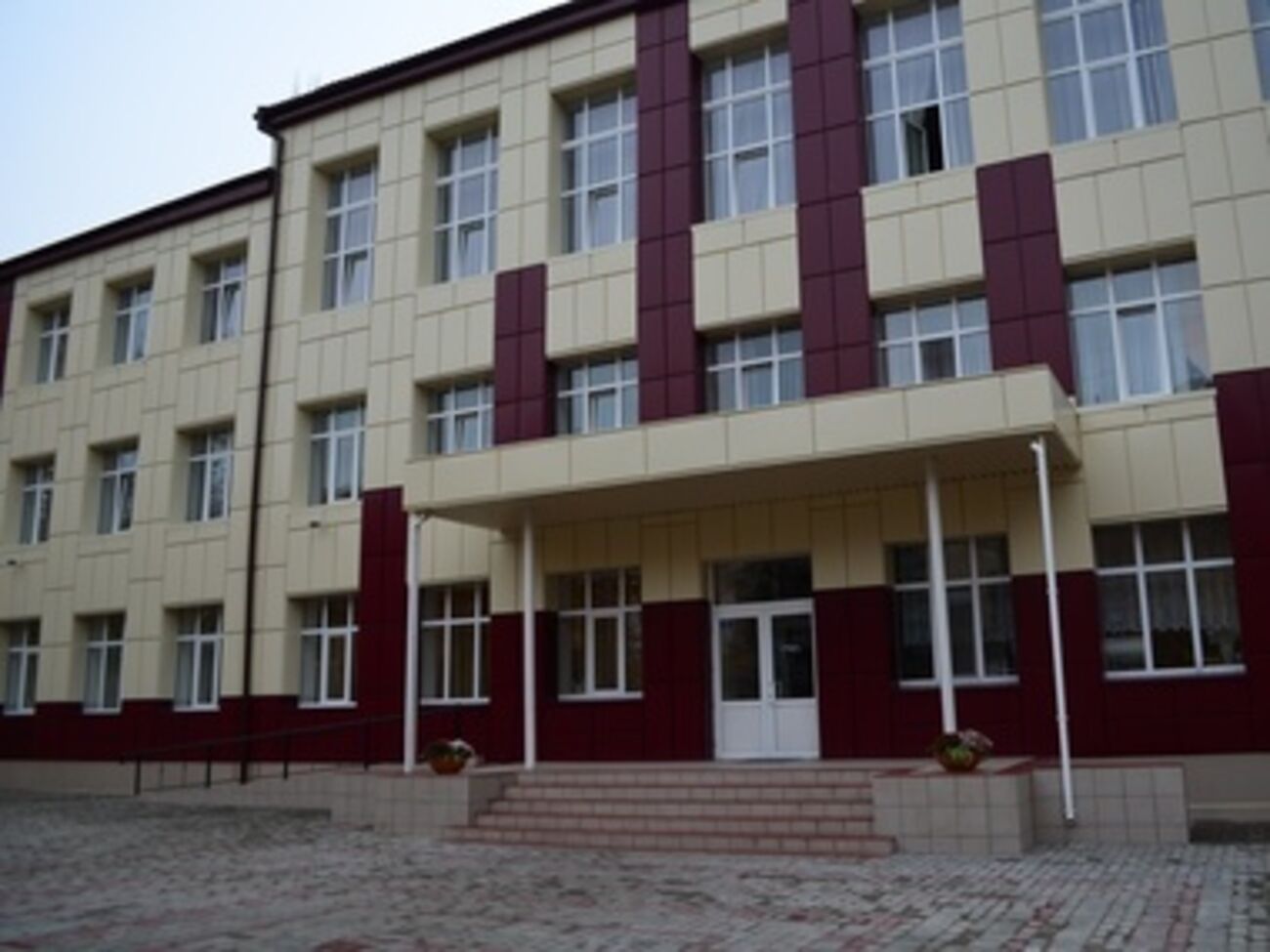 В Луганске активно обсуждается возвращение школ к пятибалльной системе