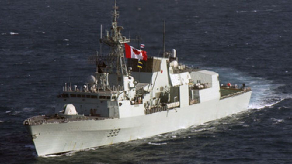 Российские истребители облетели канадский фрегат