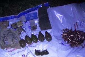 Неизвестные спрятали в лесу много боеприпасов