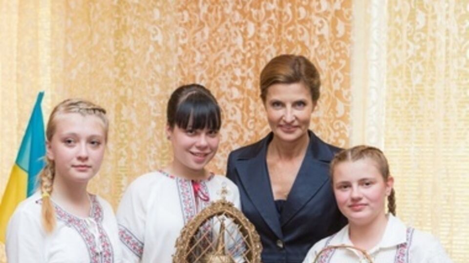 Дети подарили первой леди подарки, сделанные своими руками