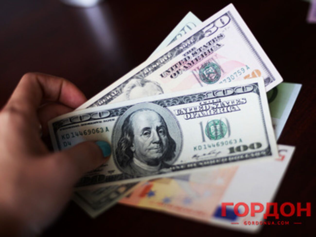 Доллар не опускается ниже 13 грн