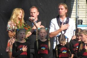 После концерта военные вместе с артистами исполнили гимн Украины