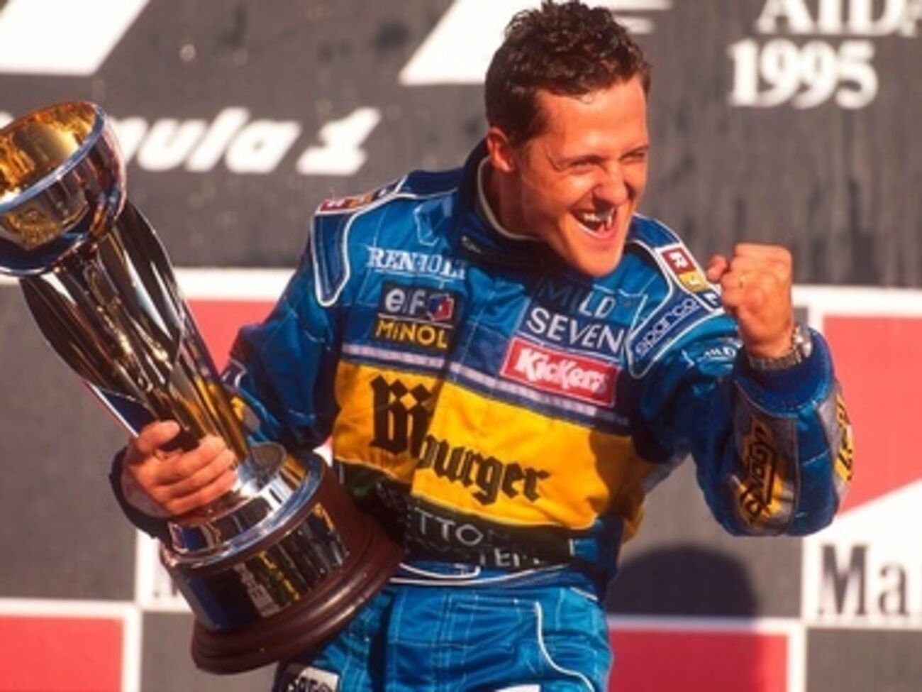 Легендарный автогонщик Михаэль Шумахер победил в битве за жизнь