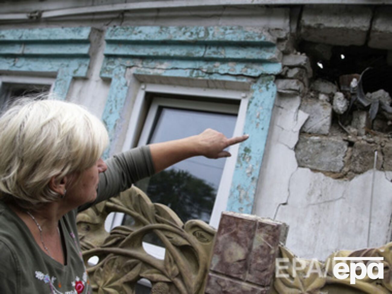 Местные жители сообщают об обстрелах