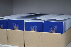 Украинцы будут получать загранпаспорта нового образца