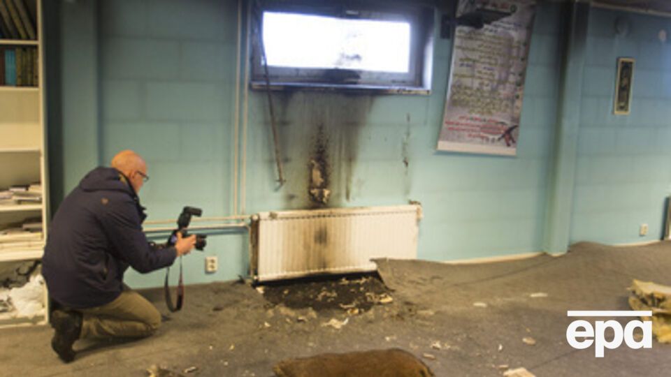 В мечеть бросили "коктейль Молотова"