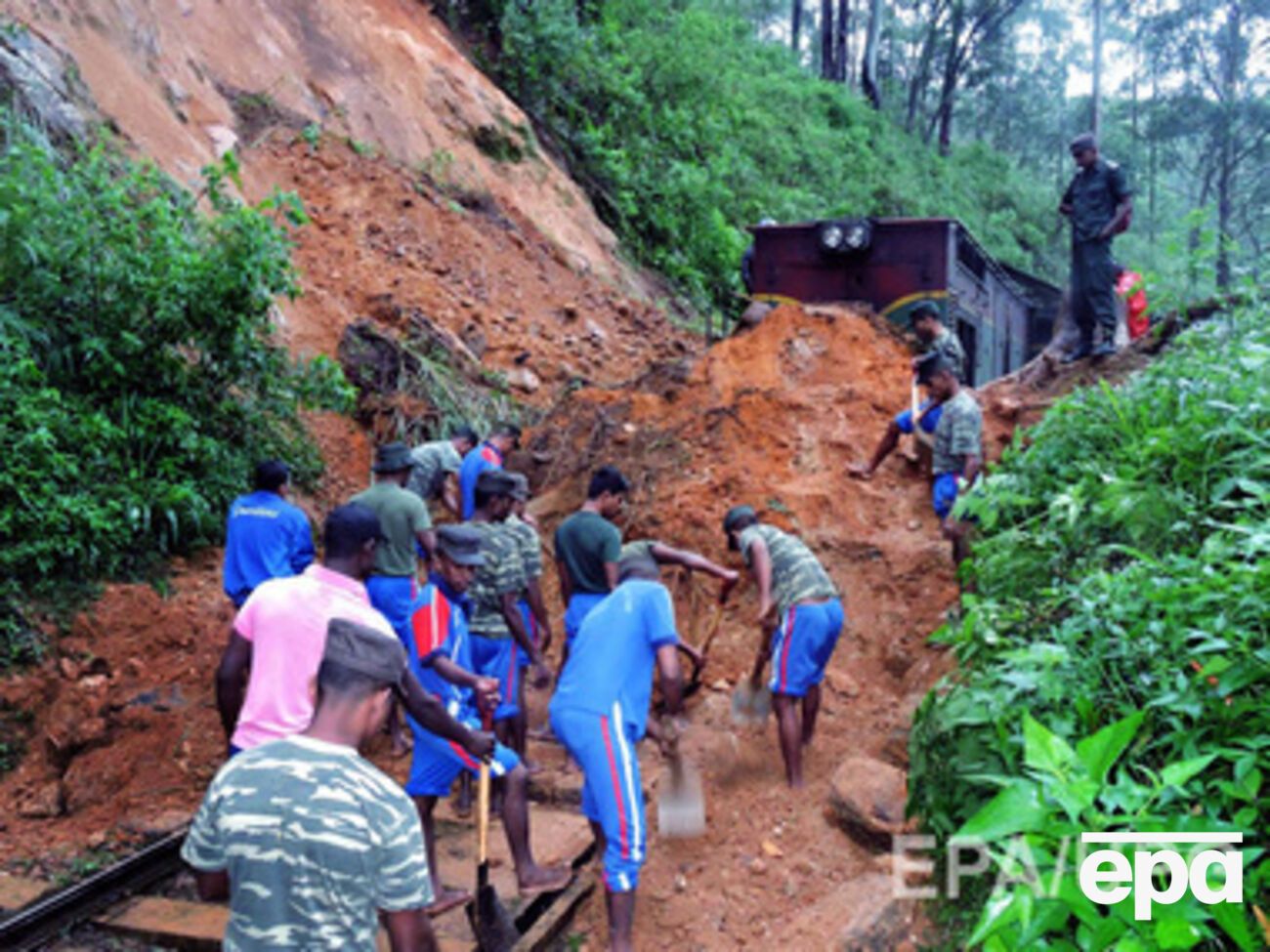 На Шри-Ланке наводнение и оползни