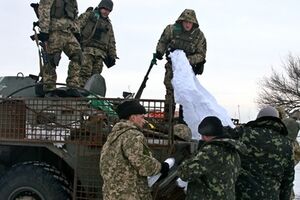 Волонтеры передали силам АТО полторы тонны помощи и машину "скорой". Фоторепортаж