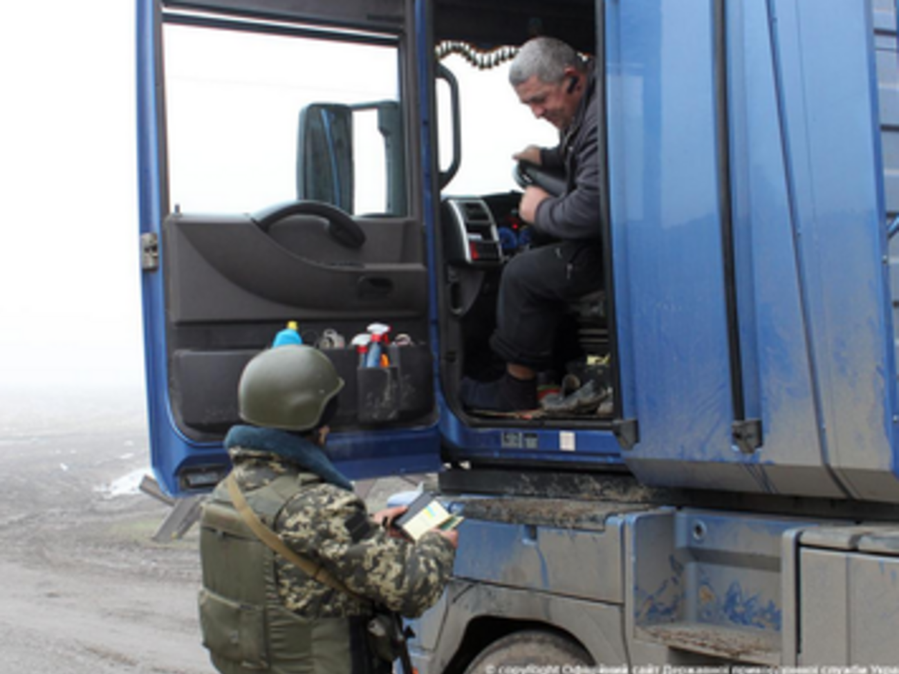 Машину задержали при попытке объехать блокпост