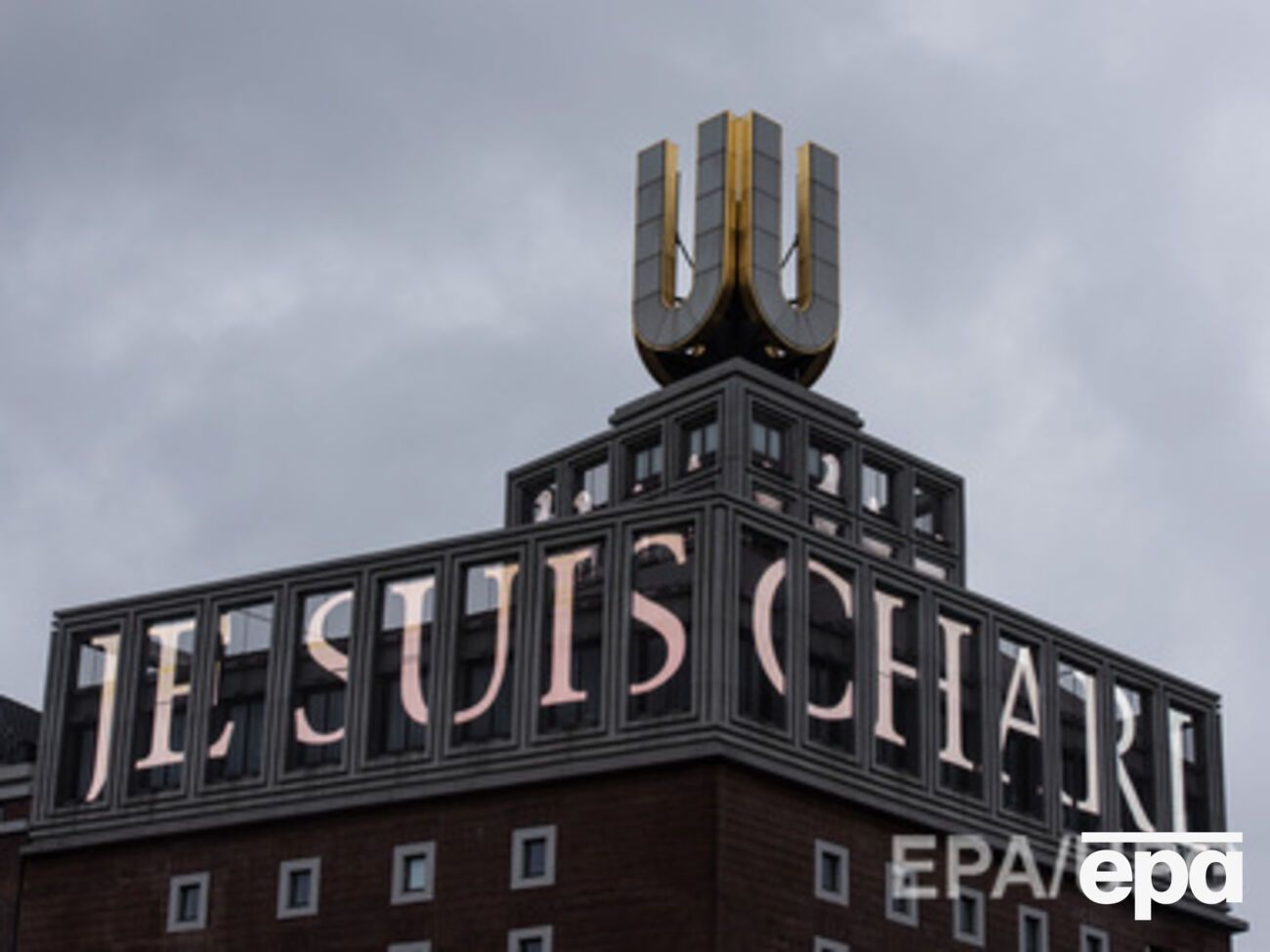 Je suis Charlie пишут не только в Twitter