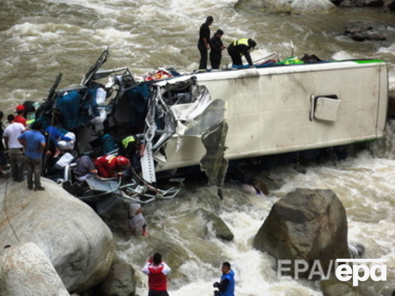 Автобус сорвался в ущелье