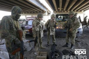 Аэропорт обстреливают из танков и "Градов"