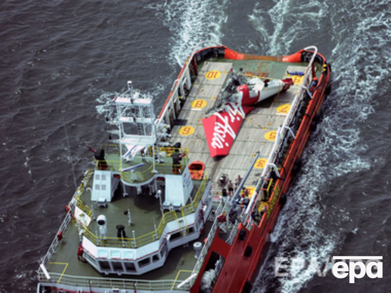 СМИ сообщают, что обнаружен один из "черных ящиков" лайнера