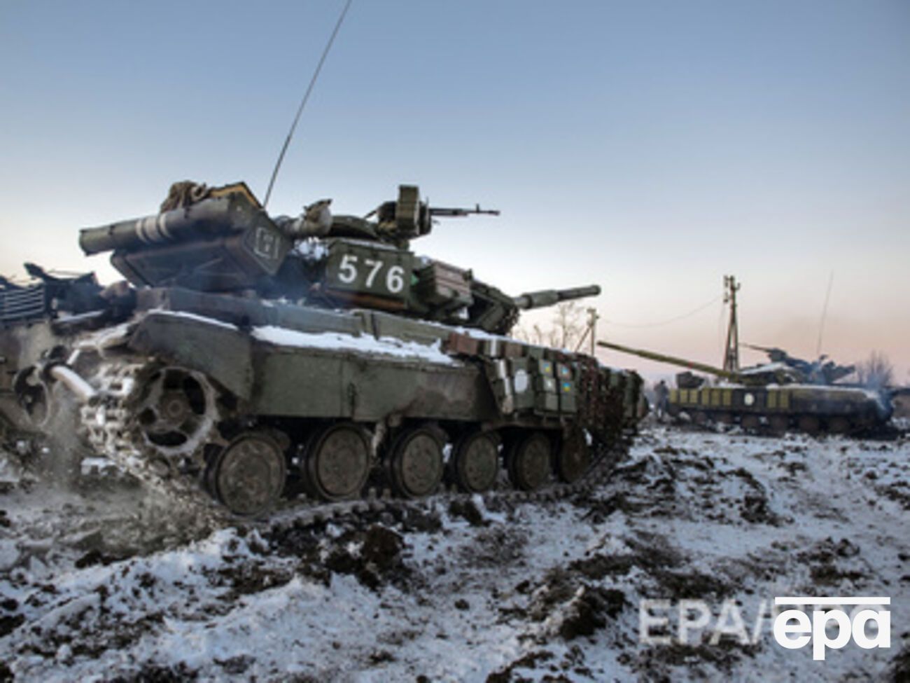 Восемь военнослужащих получили ранения