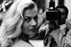 Анита Экберг на сьемках "Сладкой жизни"