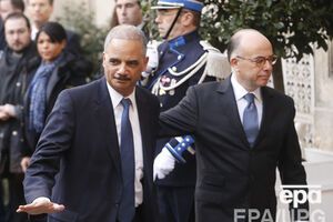 Эрик Холдер (слева) анонсировал проведение саммита по вопросам безопасности в Вашингтоне