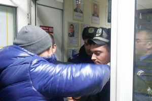 Милиционеры не стали пускать к задержанному адвоката