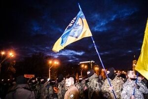 Волонтеры снабдят полк "Азов" реанимобилем