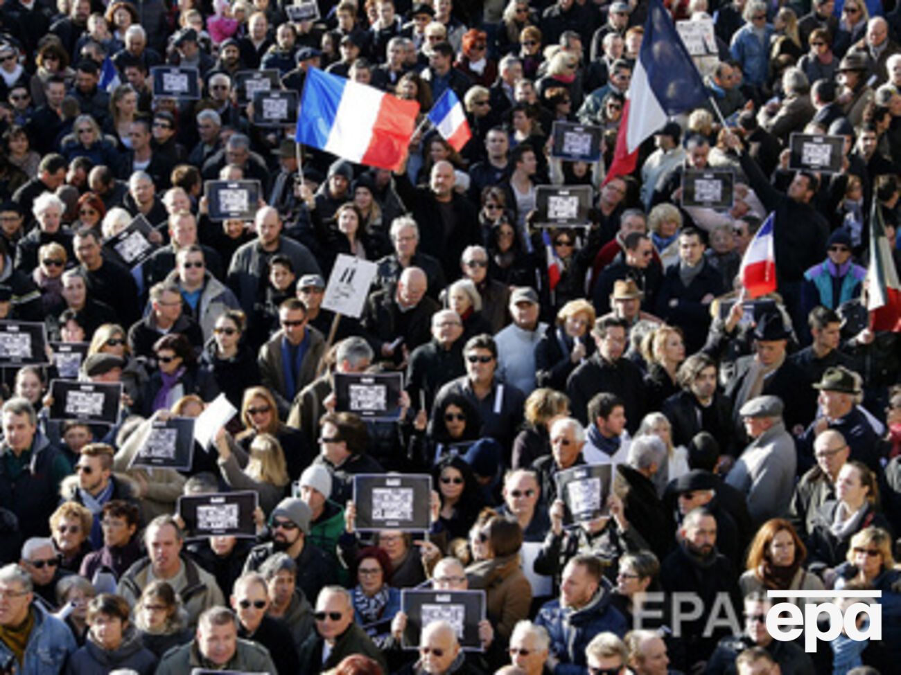 По всей Франции проходят акции в память о жертвах недавних терактов