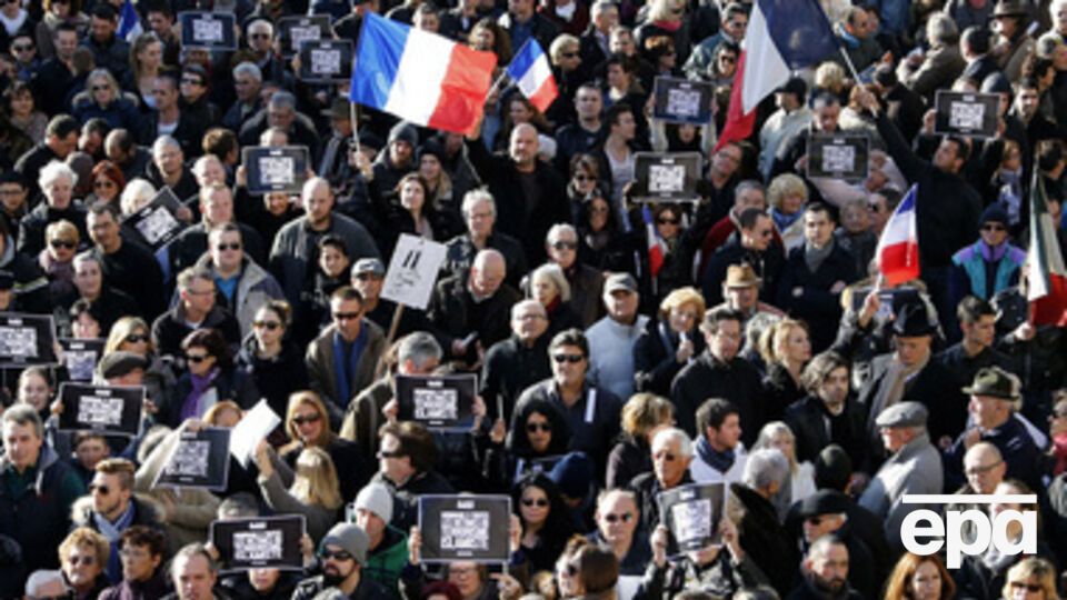 По всей Франции проходят акции в память о жертвах недавних терактов