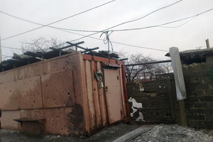 Последствия обстрела в поселке Бутовка в Донецке