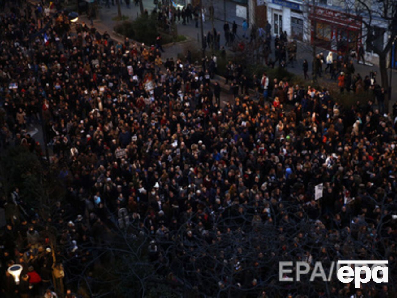 Более 3 млн человек вышли на акции в память о жертвах терактов во Франции