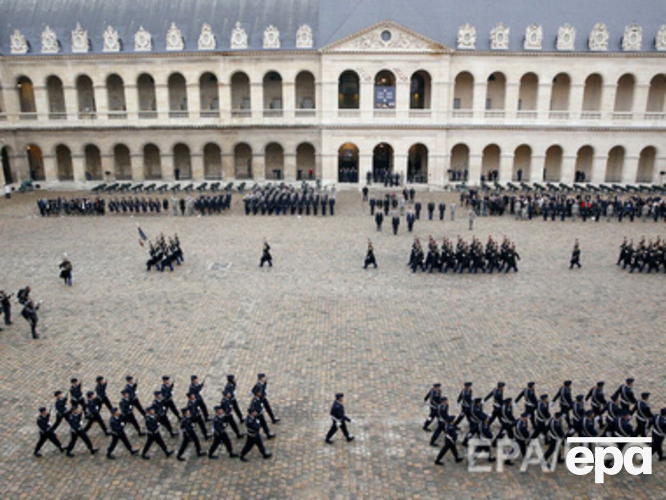 Французское правительство предпринимает дополнительные меры предосторожности в связи с атакой на редакцию журнала Charlie Hebdo и захватом заложникоd в магазине