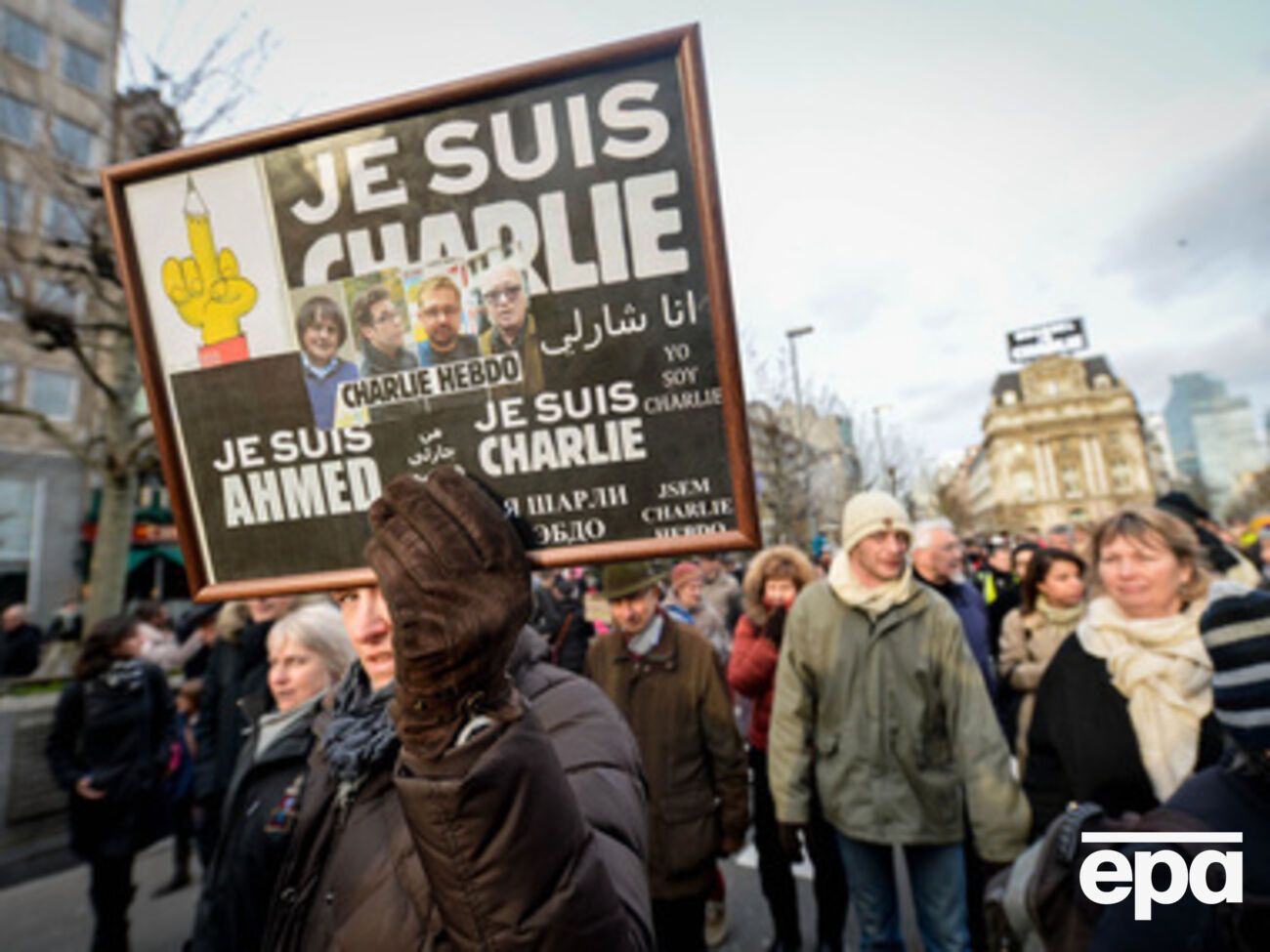 Журнал не собирается делать следующий номер траурным