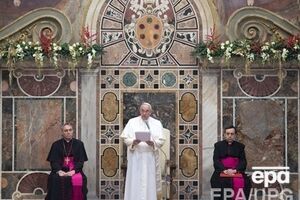 Папа Римский призвал помнить бедных матерей по всему миру, "слишком многие из которых, к сожалению, не могут прокормить своих детей"