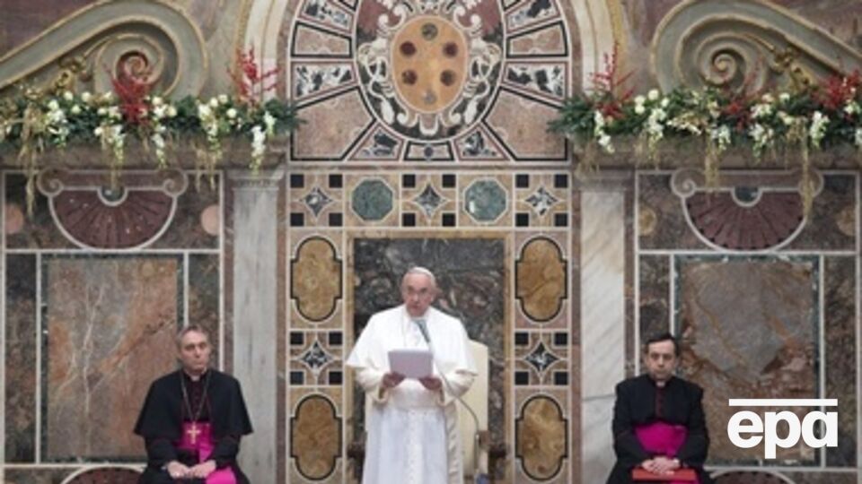 Папа Римский призвал помнить бедных матерей по всему миру, "слишком многие из которых, к сожалению, не могут прокормить своих детей"