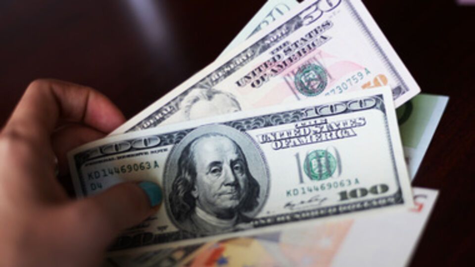 Чиновника задержали в момент получения взятки