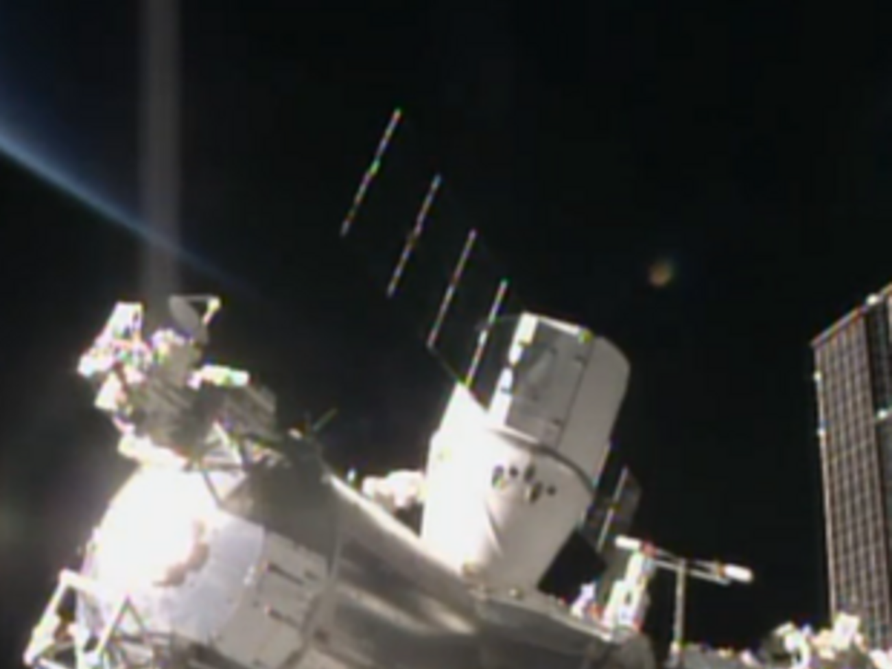 SpaceX Dragon у МКС