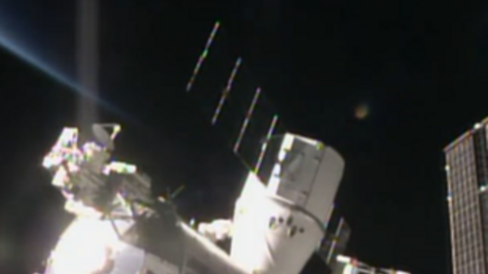 SpaceX Dragon у МКС