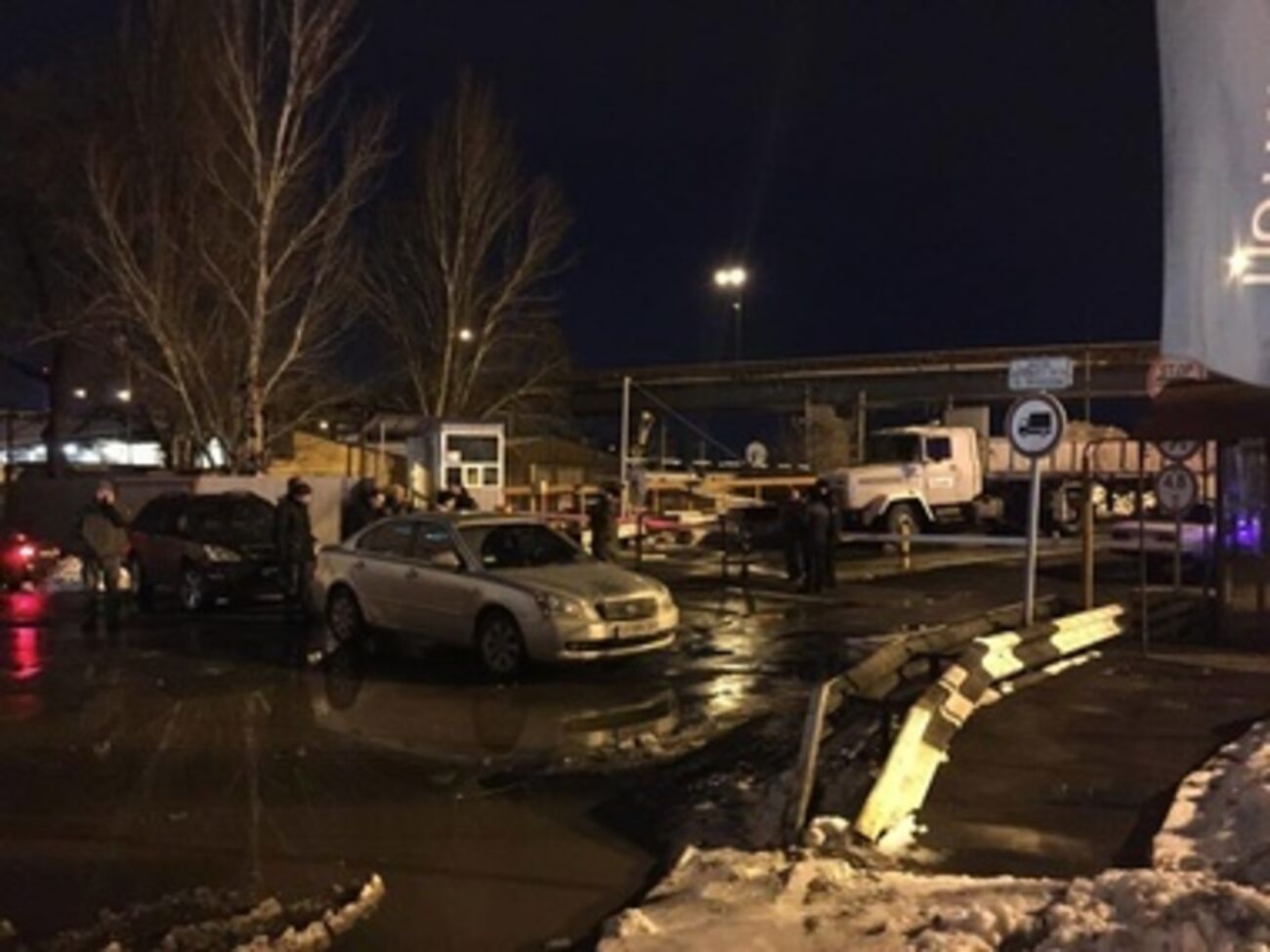 Перекрытый волонтерами выезд из одесской таможни