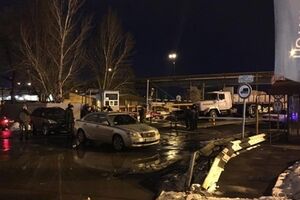 Перекрытый волонтерами выезд из одесской таможни