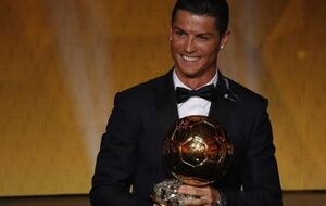 Роналду завоевывает награду второй год подряд