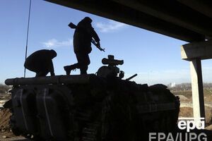 Боевики требуют, чтобы военные покинули аэропорт