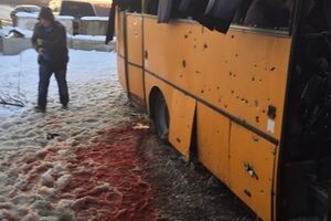 В результате обстрела автобуса погибли 10 мирных жителей, еще 13 получили ранения
