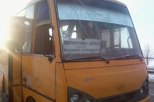 В результате обстрела пассажирского автобуса возле Волновахи погибли 10 человек. Фоторепортаж