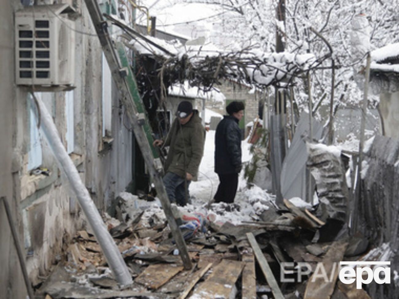 Украинских военных продолжают обстреливать