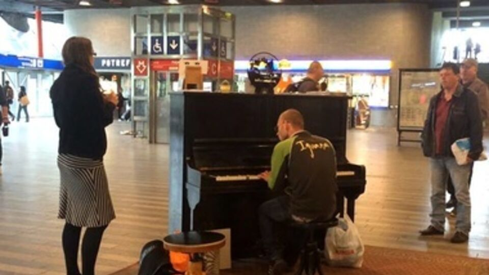 Пражский вокзал один из первых в Европе обзавелся фортепиано для туристов