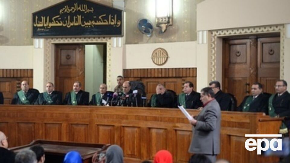 В мае 2014 года египетский экс-президент был приговорен к трем годам тюремного заключения, а его сыновья – к четырем