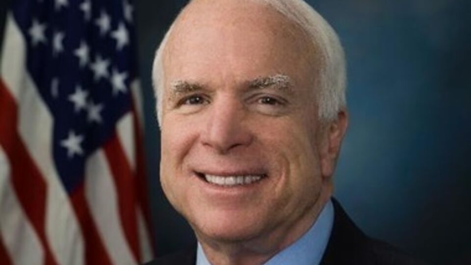 Маккейн убежден, что Украине нужна не только финансовая помощь