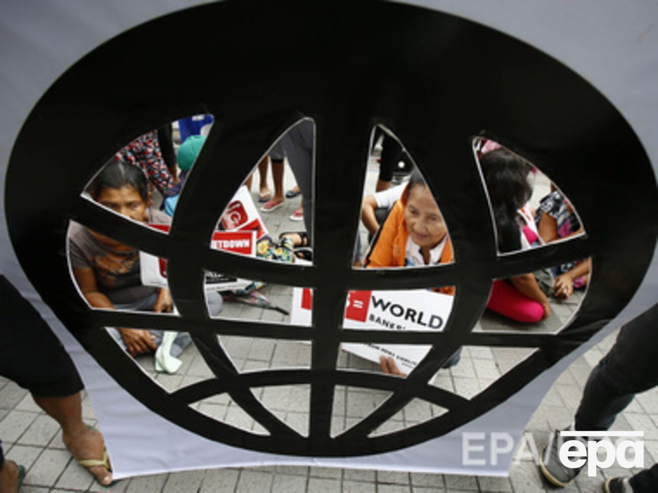 Всемирный банк ухудшил прогноз роста и по мировой экономике