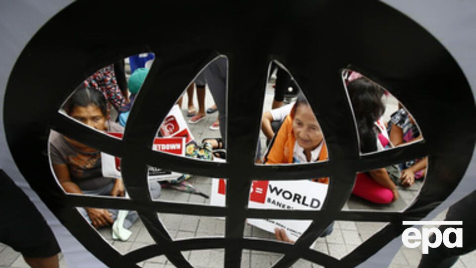 Всемирный банк ухудшил прогноз роста и по мировой экономике