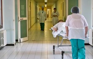 В лечебные учреждения Киева поступили 67 человек